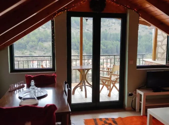 Kristi's Homes - Beautiful Attic In Ferienhaus Dimitsana